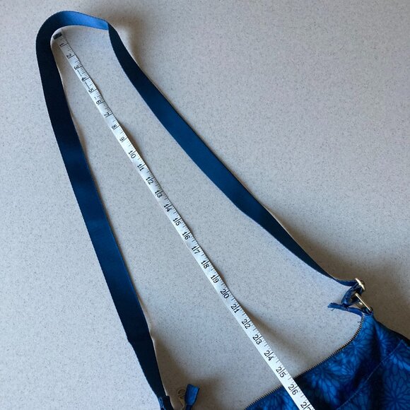 Baggallini Crossbody w/Side Zip Pockets to hold Large Phones or Conceal & Carry - Picture 13 of 16